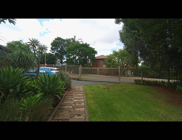 5 BEDROOM HOUSE FOR SALE IN ROOIHUISKRAAL